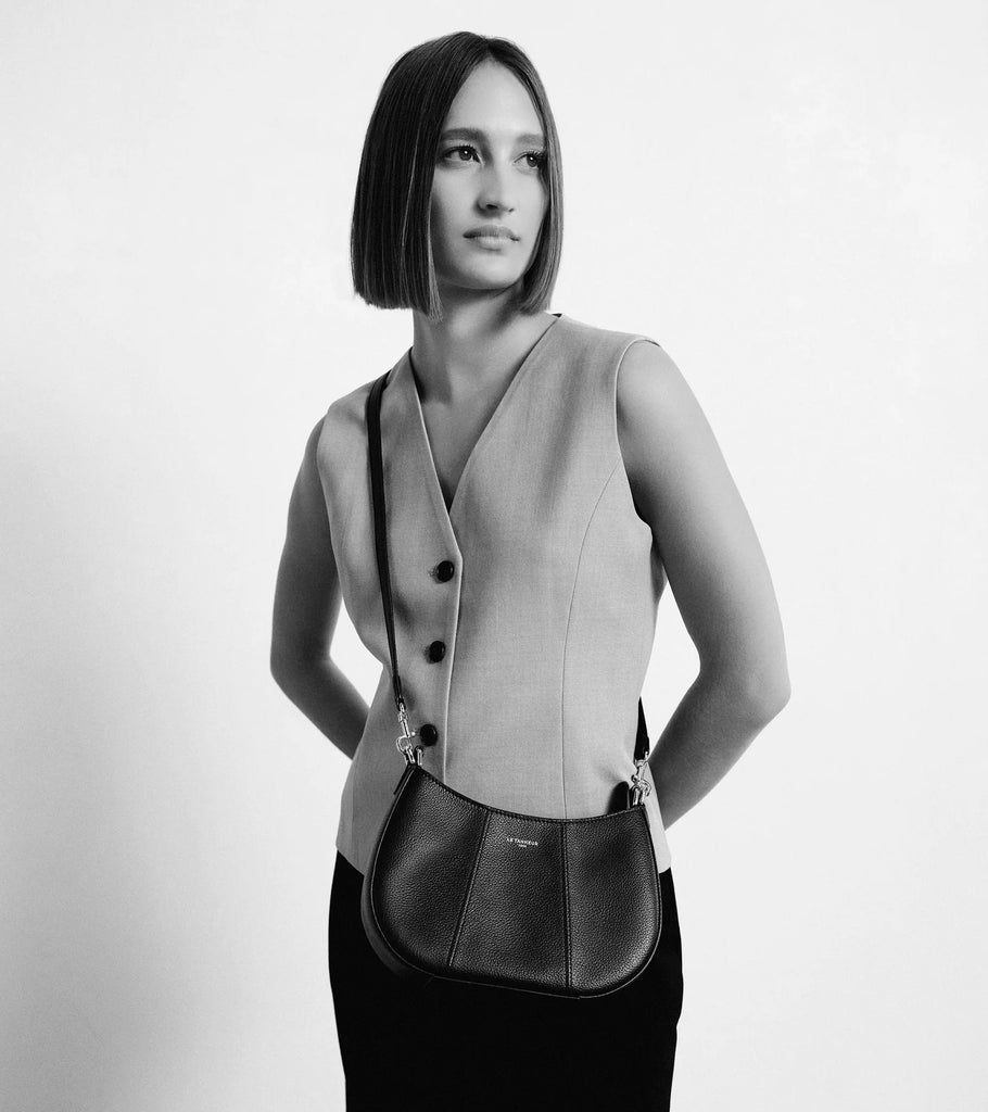 Petit sac demi-lune Juliette en cuir grainé