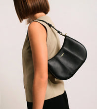 Charger l&#39;image dans la galerie, Petit sac demi-lune Juliette en cuir grainé